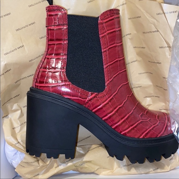 UO Chelsea Timeless Classic Boot - Picture 4 of 4